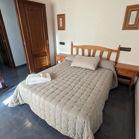 Vivienda Turistica Vacacional Maricarmen Hotel Arou Exterior foto