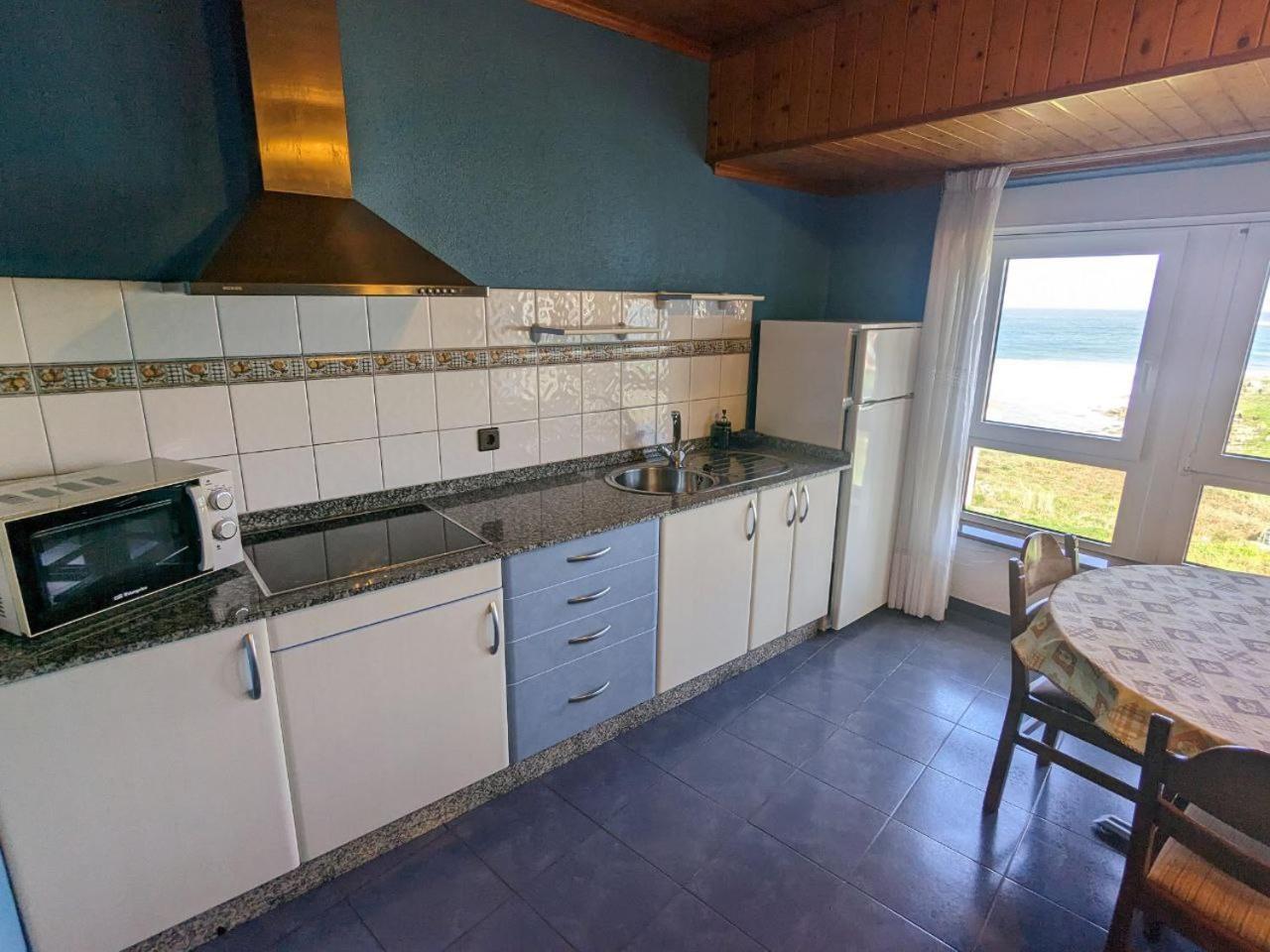 Vivienda Turistica Vacacional Maricarmen Hotel Arou Exterior foto