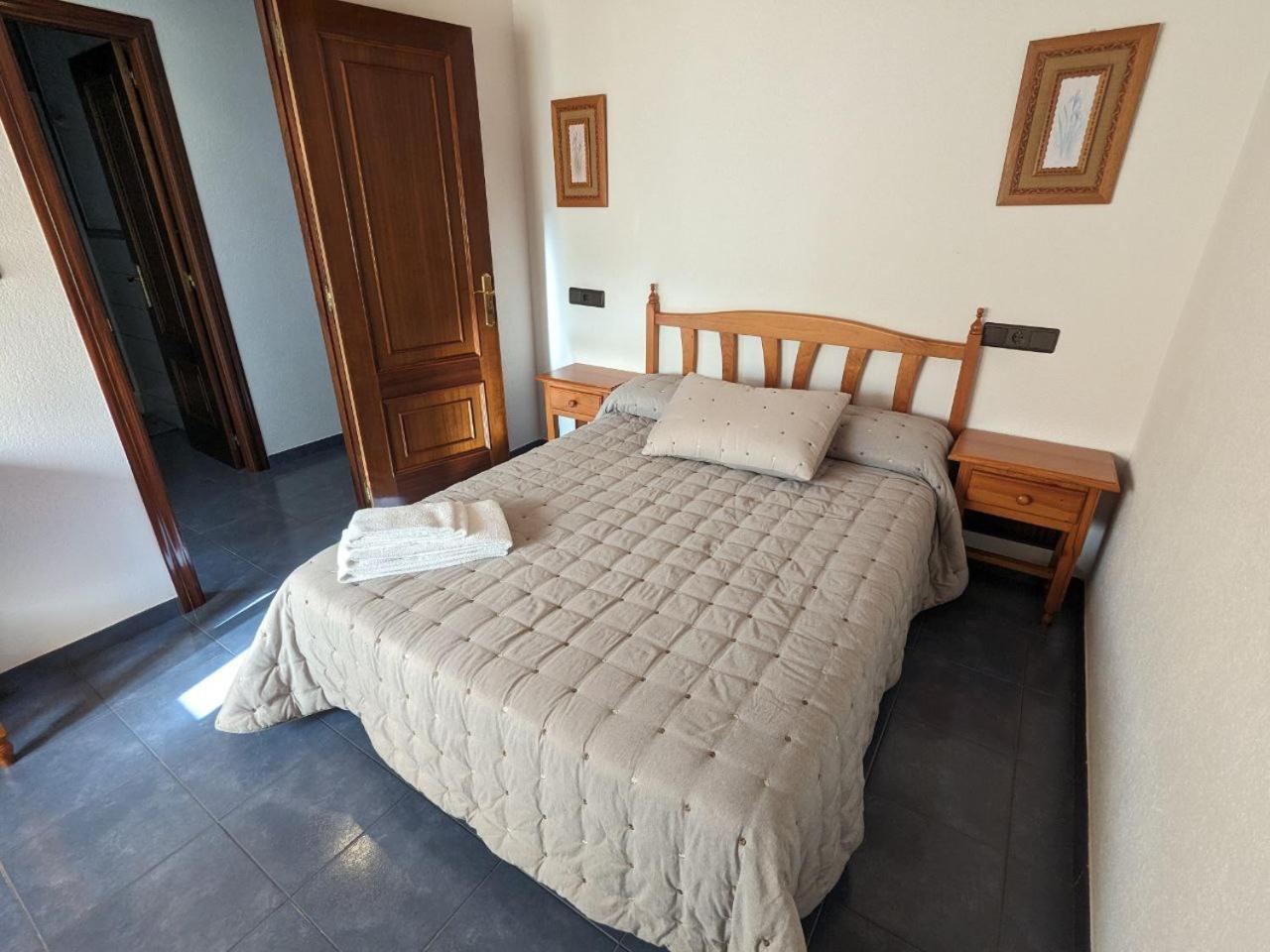 Vivienda Turistica Vacacional Maricarmen Hotel Arou Exterior foto